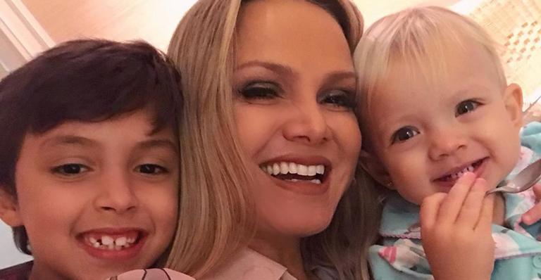Na Itália, Eliana encanta ao compartilhar momento de carinho com a filha, Manuela