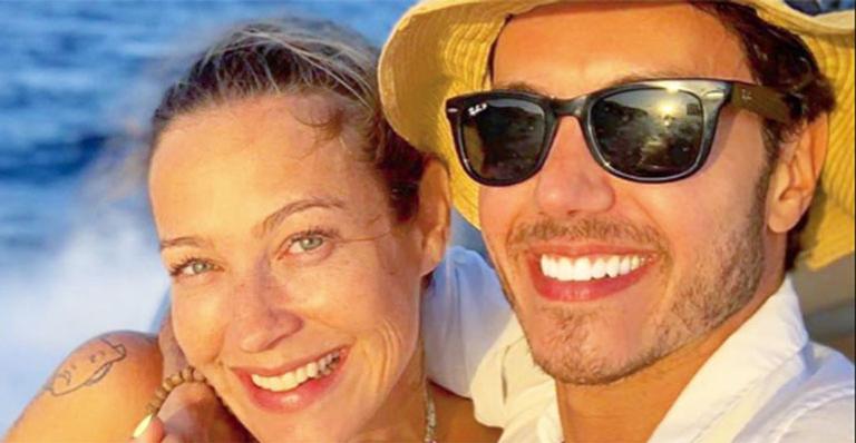 Luana Piovani exibe affair descamisado em Ibiza