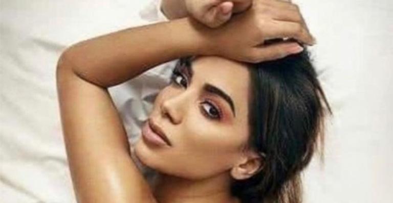 Fãs detonam clique sensual de Anitta e cantora confessa: ”Cheia de Photoshop”