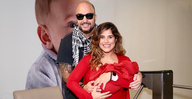 Camilla Camargo deixa a maternidade com o primeiro filho e o marido