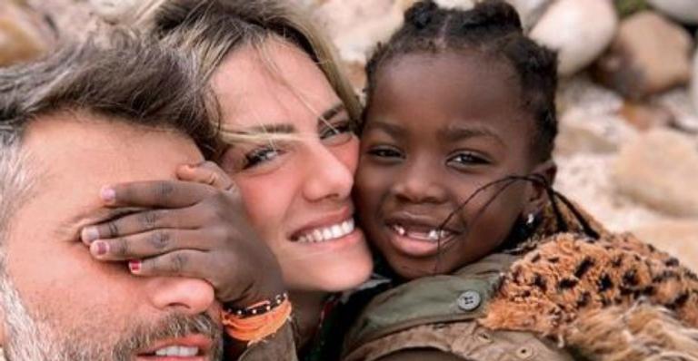 Mamãe pela segunda vez, Gio Ewbank encanta fãs ao dividir alegria de Titi em safári