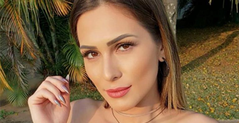 Lívia Andrade exibe lingerie tomara que caia em look de sexta-feira
