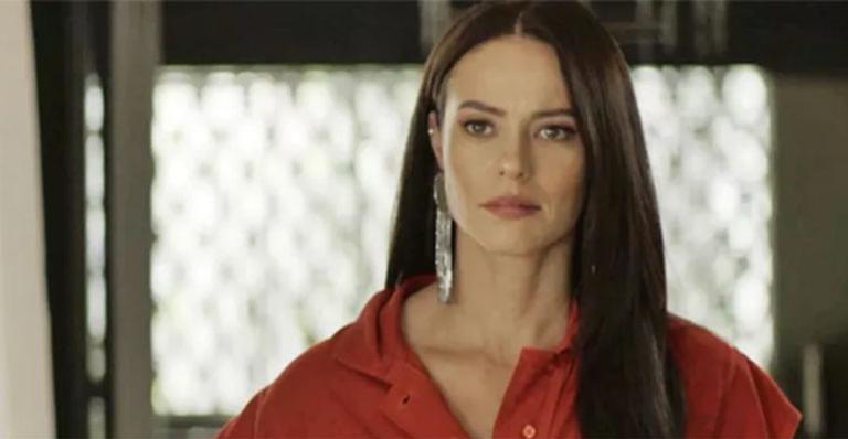 A Dona do Pedaço: Vivi coloca Chiclete contra a parede e arranca verdade do pistoleiro