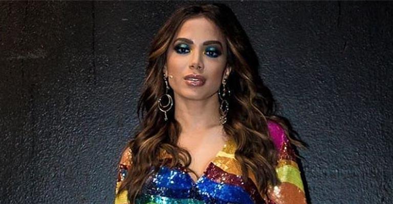 Em turnê internacional, Anitta sofre com ausência da família: “Parte ruim do trabalho”