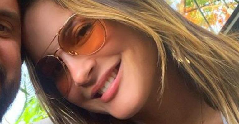 Claudia Leitte posa com a família toda sorridente e filosofa: ”Lugar seguro”