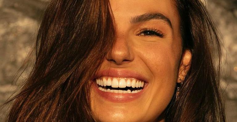 Isis Valverde paparica muito o filho, Rael, e fãs não se contém com fofura do bebê