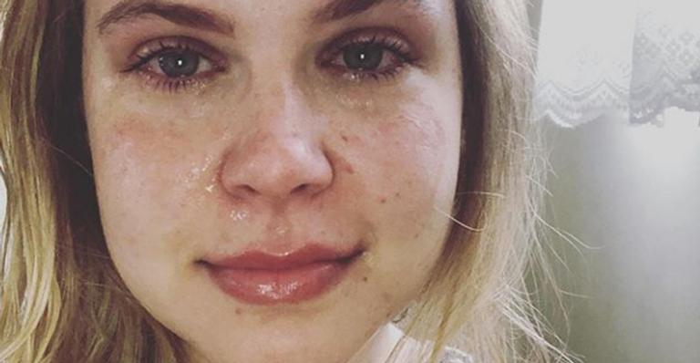 Carolinie Figueiredo publica foto aos prantos e desabafa: ”Aprendi a chorar”