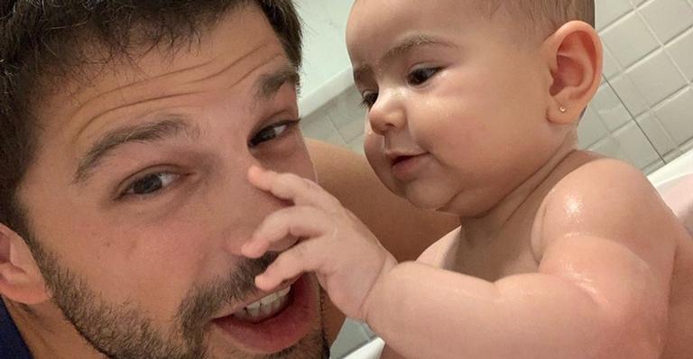 Nas redes, Duda Nagle celebra 8 meses de Zoe com vídeo fofo: ”Toda hora uma nova descoberta”