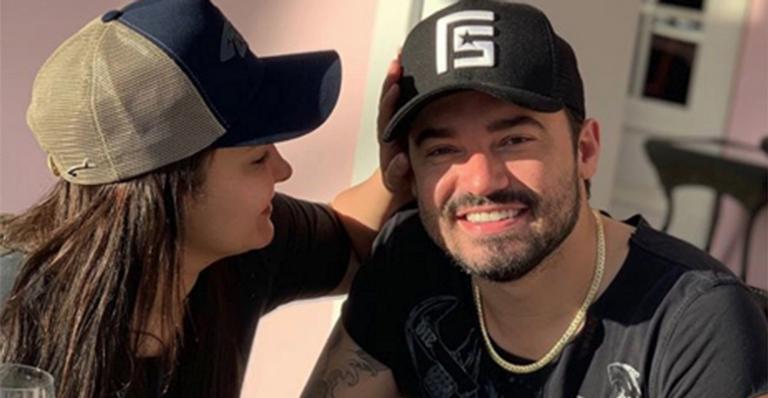 Após separação, Fernando canta música que fez para Maiara