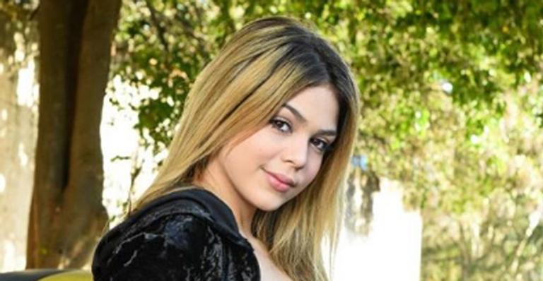 MC Melody mostra chá de revelação e conta que família vai ganhar uma nova menina