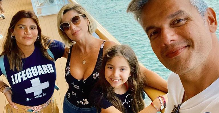 Flávia Alessandra curte noite romântica com Otaviano Costa em cruzeiro no Caribe