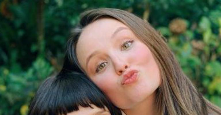 Larissa Manoela comemora muito trabalho com grande inspiração de sua infância