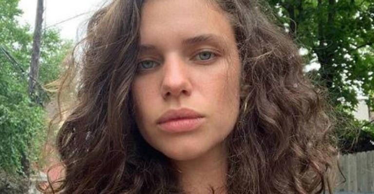 Bruna Linzmeyer surge completamente nua em ensaio poético e surpreende fãs