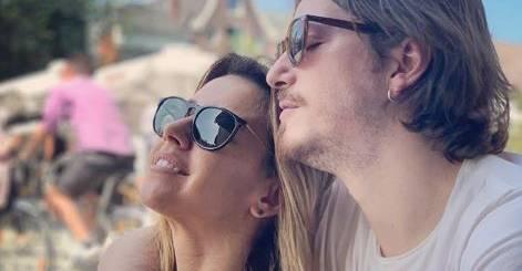 Caio Paduan curte viagem pela Europa ao lado de Cris Dias