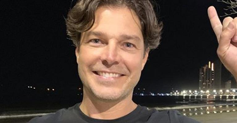 Erik Marmo comemora os 8 anos do filho que é sua cópia: ”Como te amo!”