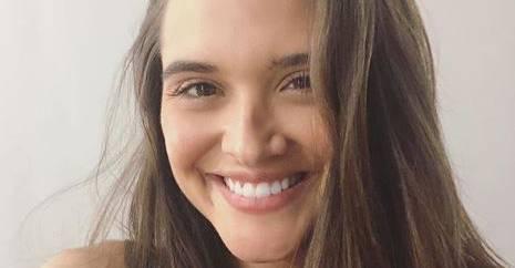 Após a morte do pai, Juliana Paiva surge pela primeira vez com elenco de nova novela