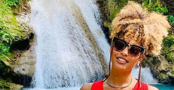 Após semana corrida, Sheron Menezzes tira um tempinho para a aula de balé