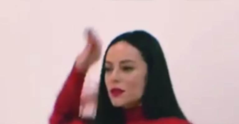 Paolla Oliveira exibe seu bumbum poderoso com calcinha de cintura alta