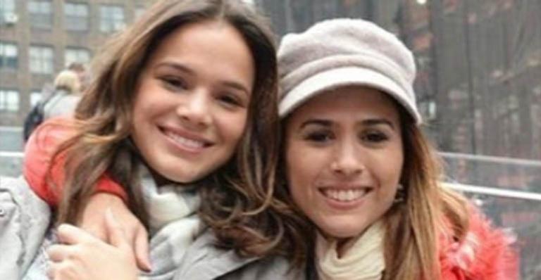 Tatá Werneck fala da amizade com Bruna Maquezine: ”Já me fez beber e eu fiquei internada”