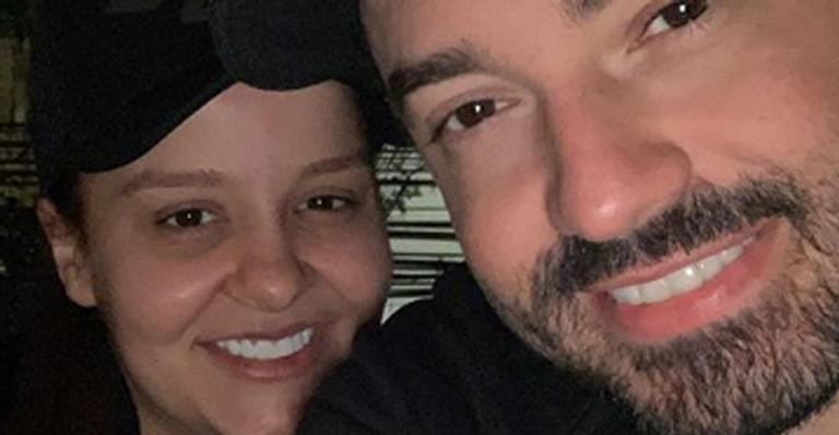 Fernando e Maiara surgem trocando beijo apaixonado e sertanejo solta o verbo