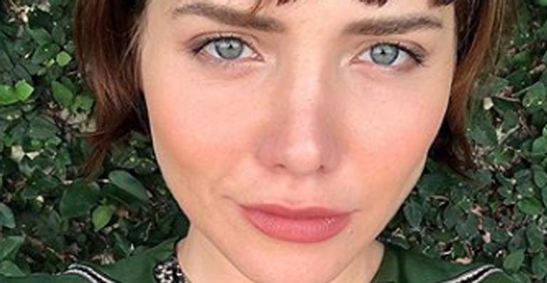Letícia Colin exibe o barrigão em clique raríssimo durante a gestação