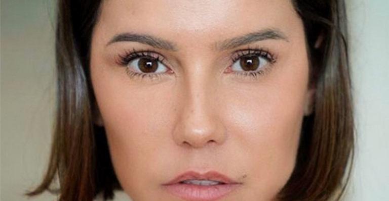 Deborah Secco mostra cabelos naturais e surpreende seguidores: ”Até que cresceu”