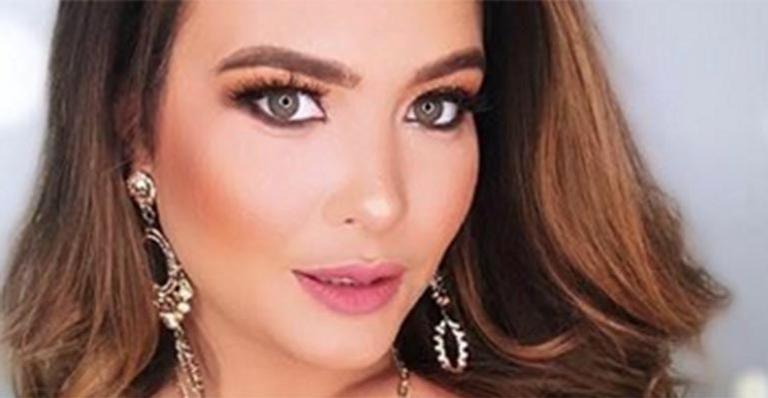 Geisy Arruda quase mostra demais ao usar biquíni feito de fita adesiva