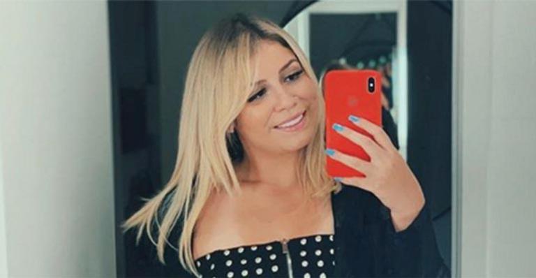 Marília Mendonça surpreende ao exibir barriguinha de grávida em look justo
