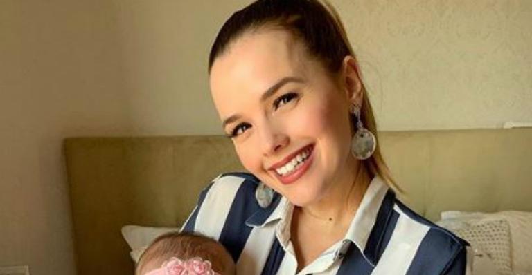 Thaeme veste a filha de oncinha e fofura derrete seguidores: ”Não aguento!”