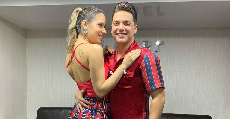 Wesley Safadão dá pão melado no café para o caçula e brinca: “Que a mamãe não veja”