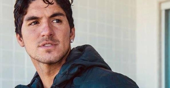 Gabriel Medina compartilha foto com irmã mais nova e se derrete: “Grude”