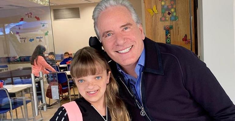 Roberto Justus encontra brecha na agenda para levar a filha à escola: ”Gratificante”