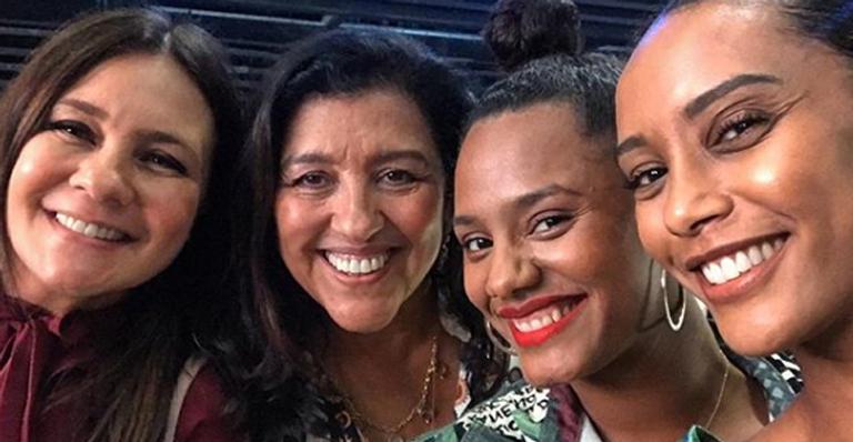 Quarteto poderoso de atrizes se reúne nos bastidores de ‘Amor de Mãe’