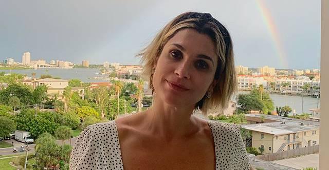 Flávia Alessandra se derrete ao recordar cliques antigos: “Precisamos repetir”
