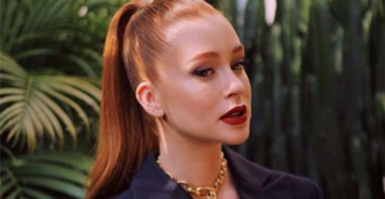 Com look grifado, Marina Ruy Barbosa investe no preto básico e poderoso