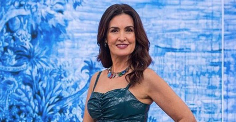 Fátima Bernardes faz selfie com a filha gata e destaca semelhança entre as duas
