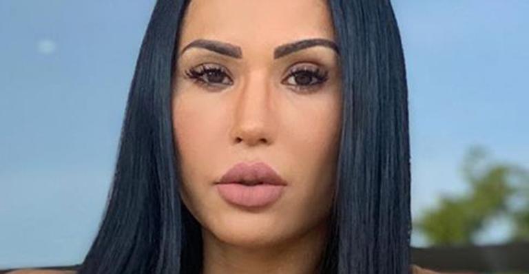 Gracyanne Barbosa passa por perrengue em avião e denuncia nas redes: ”Não é exagero”