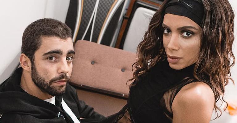 Apaixonada! Anitta parabeniza Pedro Scooby e revela detalhes íntimos do casal: ”Ele é bom de cama”