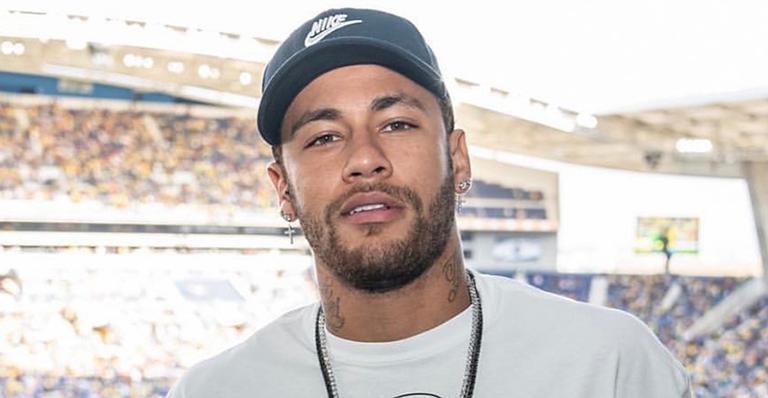 Exagerou? Irmã de Neymar surge com boca imensa em foto e fãs ficam confusos