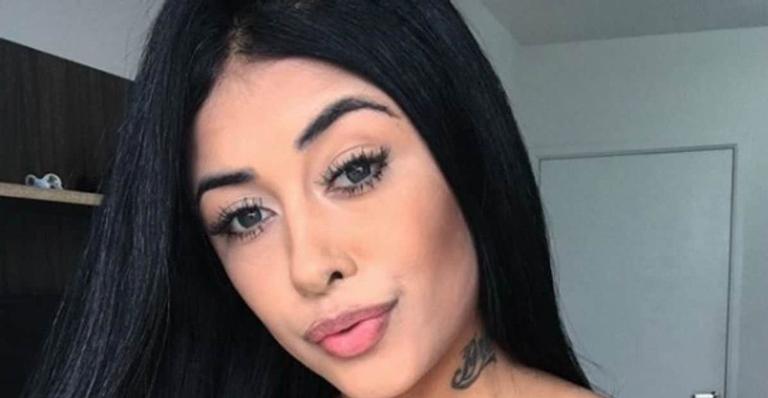 Cantora comove fãs ao justificar decisão de esconder gravidez até os nove meses