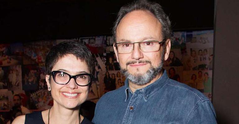 Ernesto Paglia reúne os três filhos em foto raríssima e Sandra Annenberg vibra: ”Três amores”