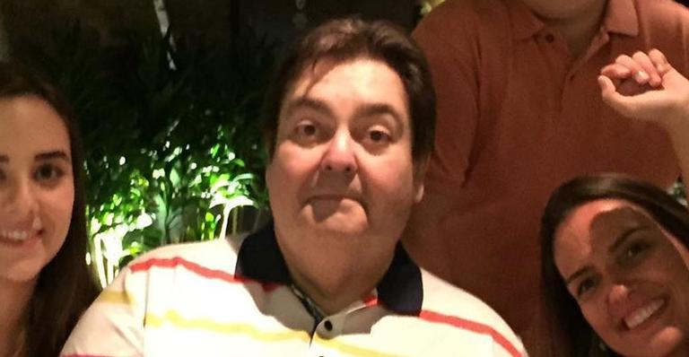 Ao lado dos filhos, Faustão é homenageado no dia dos pais: ”Generoso e alegre”