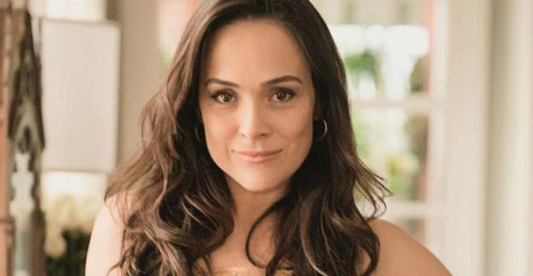 Discreta, Gabriela Duarte elogia marido e semelhança com filha impressiona: ”Sua cópia”