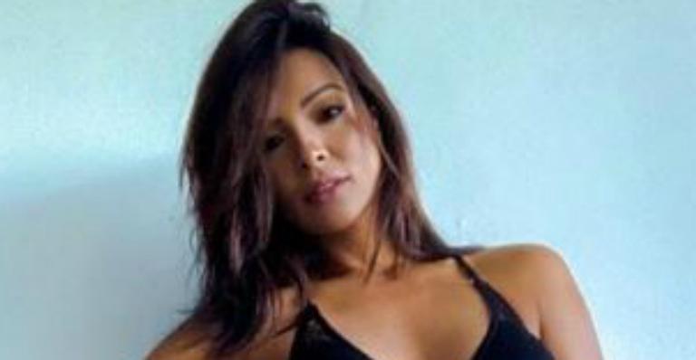 Carol Nakamura sensualiza de lingerie transparente mas fãs apontam Photoshop