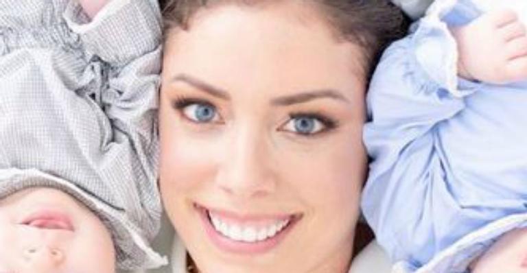 Fabiana Justus veste gêmeas de unicórnio para celebrar seis meses das pequenas: ”Cada dia mais apaixonada”