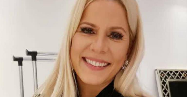 Discreta, Paula Toller surge em foto raríssima com filho gato de 30 anos
