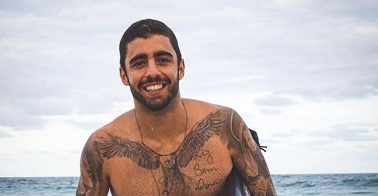 Pedro Scooby pratica esporte radical com os filhos sem capacete e preocupa fãs