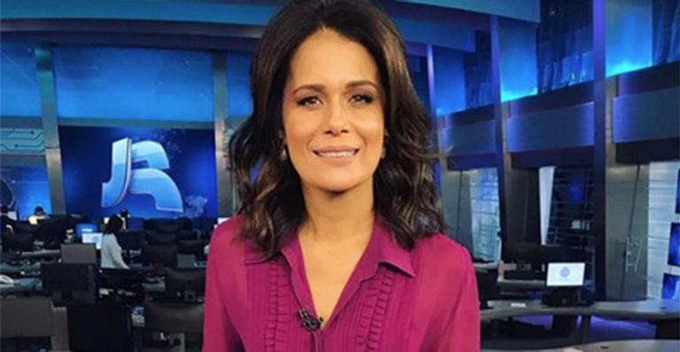 Apresentadora da Record quase perde a voz em evento