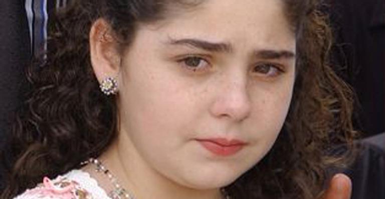 Ex-atriz mirim Marcela Barrozo surge de biquíni e exibe curvas poderosas