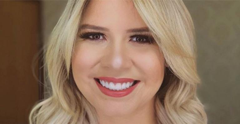 Mãe de Marília Mendonça faz tatuagem para o neto que ainda não nasceu